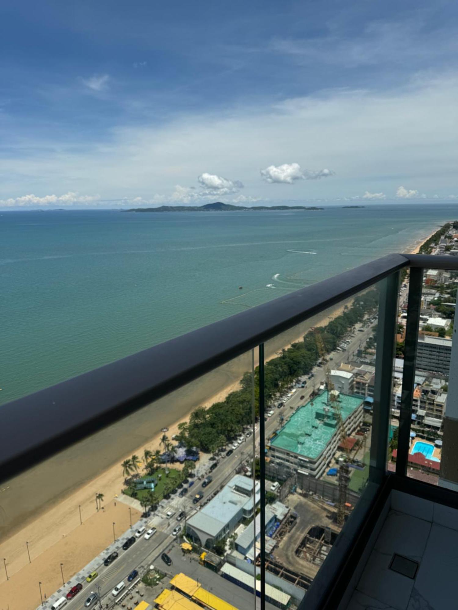 Copacabana Beach Jomtien 科帕卡巴纳海乔木提安海滩毗邻乔木提安夜市 Extérieur photo